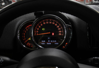 Подержанный автомобиль MINI Countryman 2019 года (13 фото)