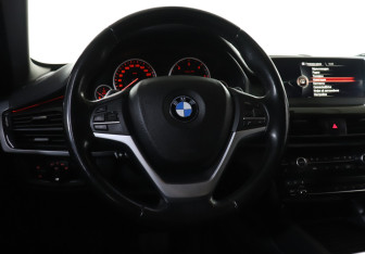 Подержанный автомобиль BMW X6 2016 года (17 фото)
