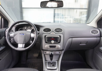 Подержанный автомобиль Ford Focus Hatchback 2010 года (12 фото)