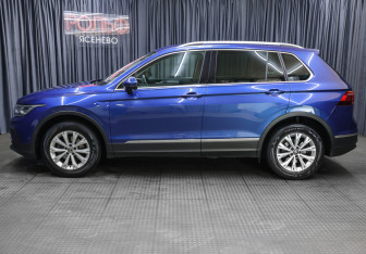 Подержанный автомобиль Volkswagen Tiguan 2022 года (8 фото)