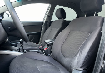 Подержанный автомобиль Kia Cerato Sedan 2012 года (10 фото)