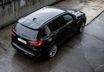 Подержанный автомобиль BMW X5 M 2021 года (4 фото)
