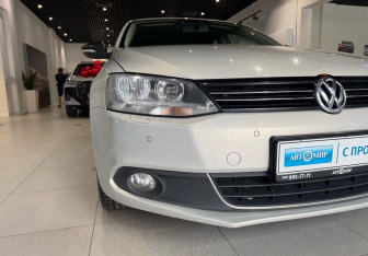 Подержанный автомобиль Volkswagen Jetta Sedan 2014 года (9 фото)