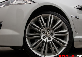 Подержанный автомобиль Jaguar XF Sedan 2014 года (23 фото)