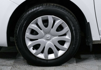 Подержанный автомобиль Renault Sandero 2018 года (5 фото)