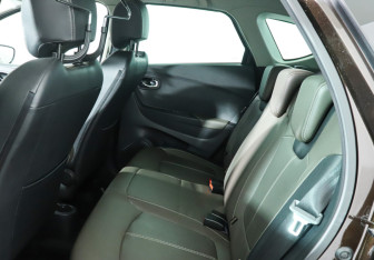 Подержанный автомобиль Renault Kaptur 2018 года (10 фото)