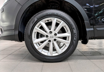 Подержанный автомобиль Nissan Qashqai 2014 года (17 фото)