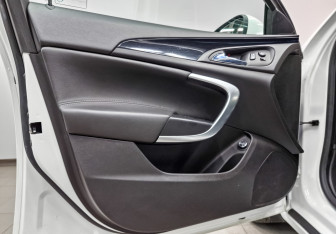 Подержанный автомобиль Opel Insignia Wagon 2014 года (18 фото)