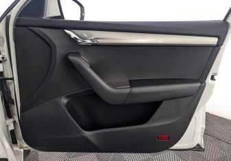 Подержанный автомобиль Skoda Octavia Liftback 2020 года (24 фото)