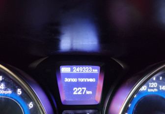 Подержанный автомобиль Hyundai Elantra Sedan 2012 года (16 фото)