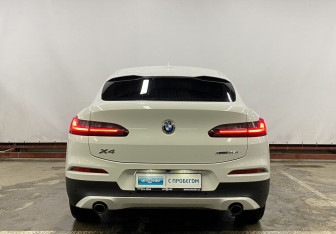 Подержанный автомобиль BMW X4 2019 года (6 фото)
