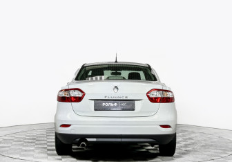Подержанный автомобиль Renault Fluence 2014 года (5 фото)