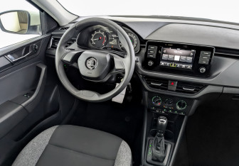 Подержанный автомобиль Skoda Rapid Liftback 2021 года (26 фото)