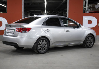 Подержанный автомобиль Kia Cerato Sedan 2012 года (5 фото)