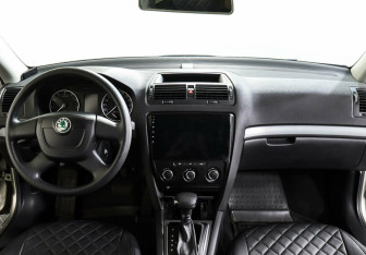 Подержанный автомобиль Skoda Octavia Liftback 2012 года (8 фото)