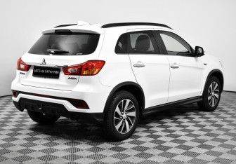 Подержанный автомобиль Mitsubishi ASX 2019 года (3 фото)
