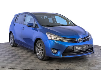 Подержанный автомобиль Toyota Verso 2014 года (3 фото)