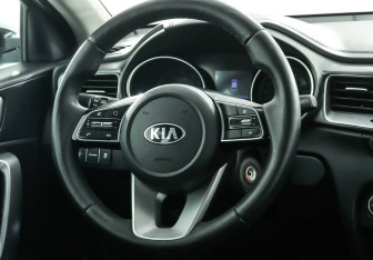 Подержанный автомобиль Kia Ceed Wagon 2019 года (8 фото)