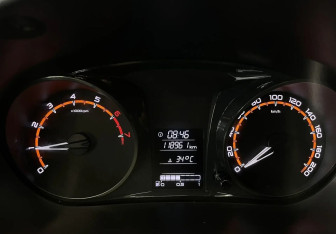 Подержанный автомобиль LADA (ВАЗ) Granta Hatchback 2018 года (15 фото)
