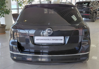 Подержанный автомобиль Opel Astra Wagon 2012 года (6 фото)