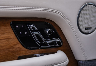 Подержанный автомобиль Land Rover Range Rover 2018 года (20 фото)