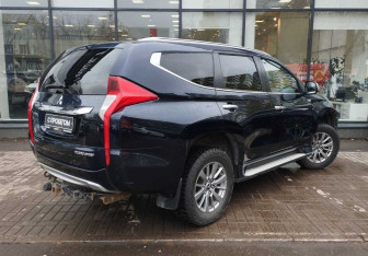 Подержанный автомобиль Mitsubishi Pajero Sport 2018 года (8 фото)