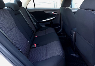 Подержанный автомобиль Toyota Corolla Sedan 2011 года (20 фото)