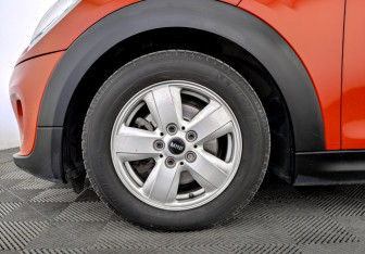 Подержанный автомобиль MINI Hatch 2019 года (18 фото)