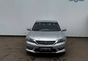 Подержанный автомобиль Honda Accord Sedan 2013 года (2 фото)