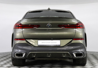 Подержанный автомобиль BMW X6 2021 года (2 фото)