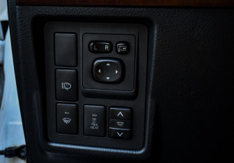 Подержанный автомобиль Toyota Land Cruiser Prado 2014 года (16 фото)