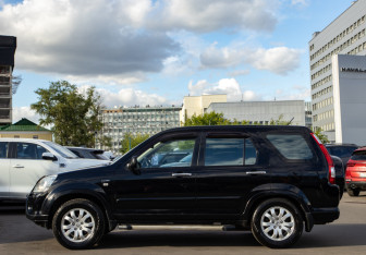 Подержанный автомобиль Honda CR-V 2005 года (6 фото)