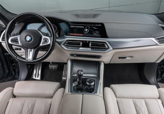 Подержанный автомобиль BMW X6 2021 года (13 фото)