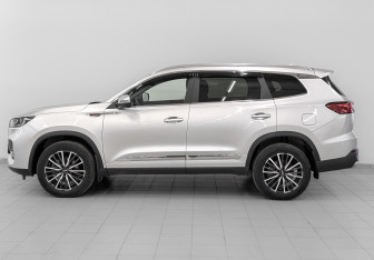 Подержанный автомобиль Chery Tiggo 8 Pro Max 2024 года (8 фото)