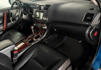 Подержанный автомобиль Toyota Highlander 2011 года (11 фото)