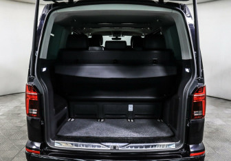 Подержанный автомобиль Volkswagen Multivan 2020 года (16 фото)