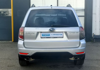 Подержанный автомобиль Subaru Forester Suv 2011 года (6 фото)