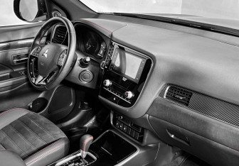 Подержанный автомобиль Mitsubishi Outlander 2021 года (10 фото)