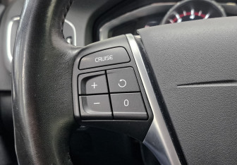 Подержанный автомобиль Volvo V60 Cross Country 2018 года (25 фото)