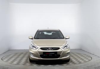 Подержанный автомобиль Hyundai Solaris Hatchback 2014 года (2 фото)