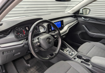 Подержанный автомобиль Skoda Octavia Liftback 2021 года (16 фото)