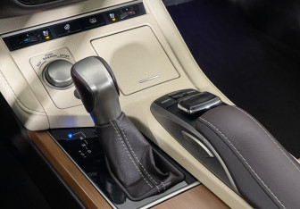 Подержанный автомобиль Lexus ES 2015 года (21 фото)