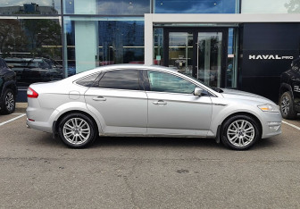 Подержанный автомобиль Ford Mondeo Liftback 2013 года (4 фото)