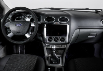 Подержанный автомобиль Ford Focus Sedan 2010 года (12 фото)