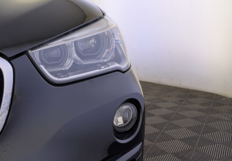 Подержанный автомобиль BMW X1 2017 года (17 фото)