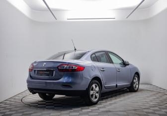 Подержанный автомобиль Renault Fluence 2010 года (5 фото)