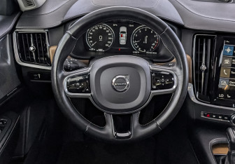 Подержанный автомобиль Volvo S90 2019 года (21 фото)