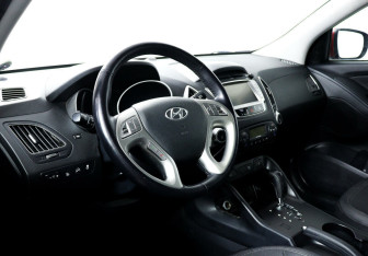 Подержанный автомобиль Hyundai ix35 2013 года (9 фото)