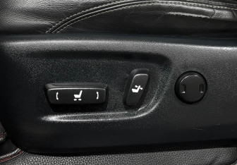 Подержанный автомобиль Toyota Land Cruiser Prado 2019 года (29 фото)