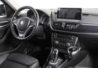 Подержанный автомобиль BMW X1 2012 года (12 фото)